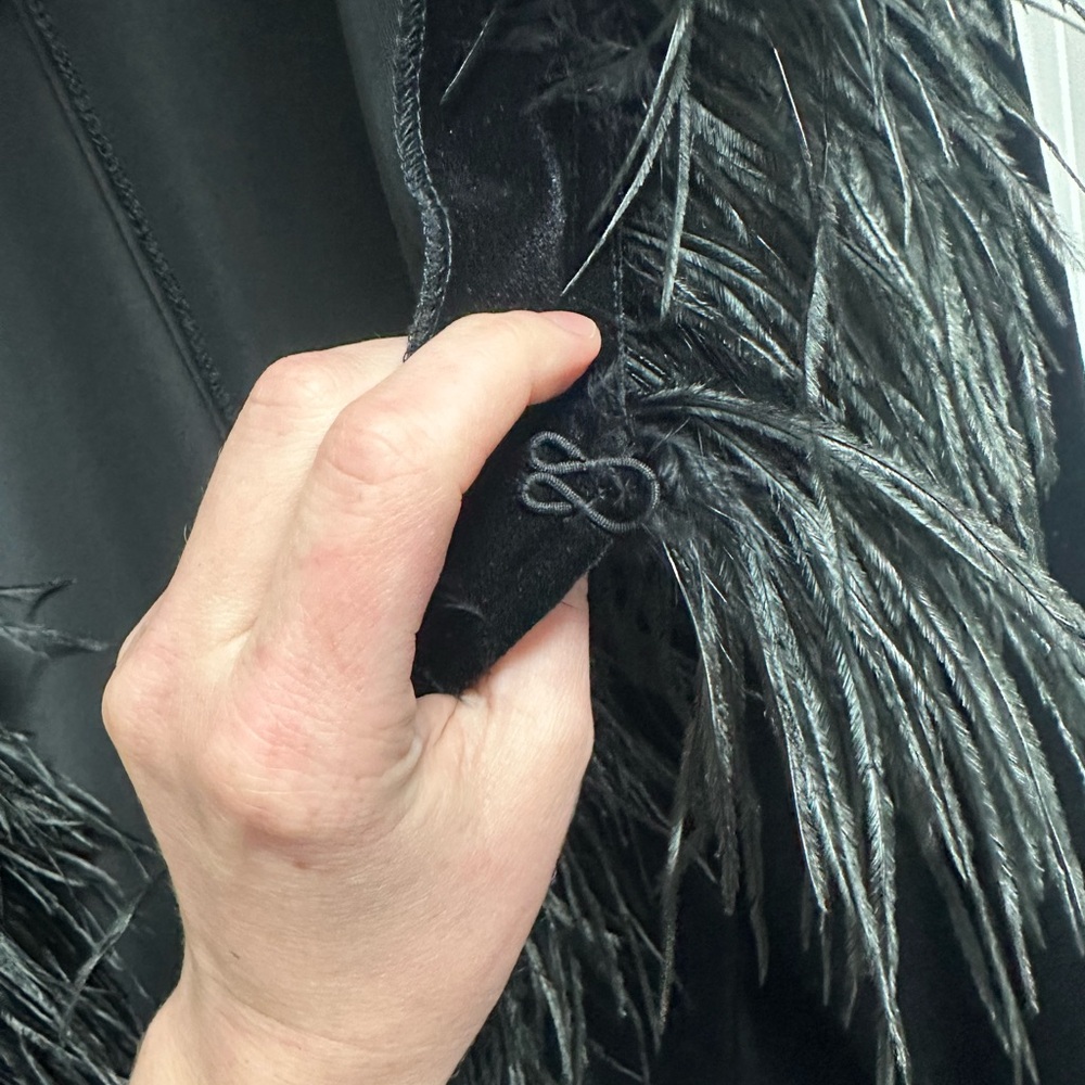 Like new Vtg Patra Black Velvet Ostrich Feather Shawl Collar Long Duster L - Picture 11 of 14